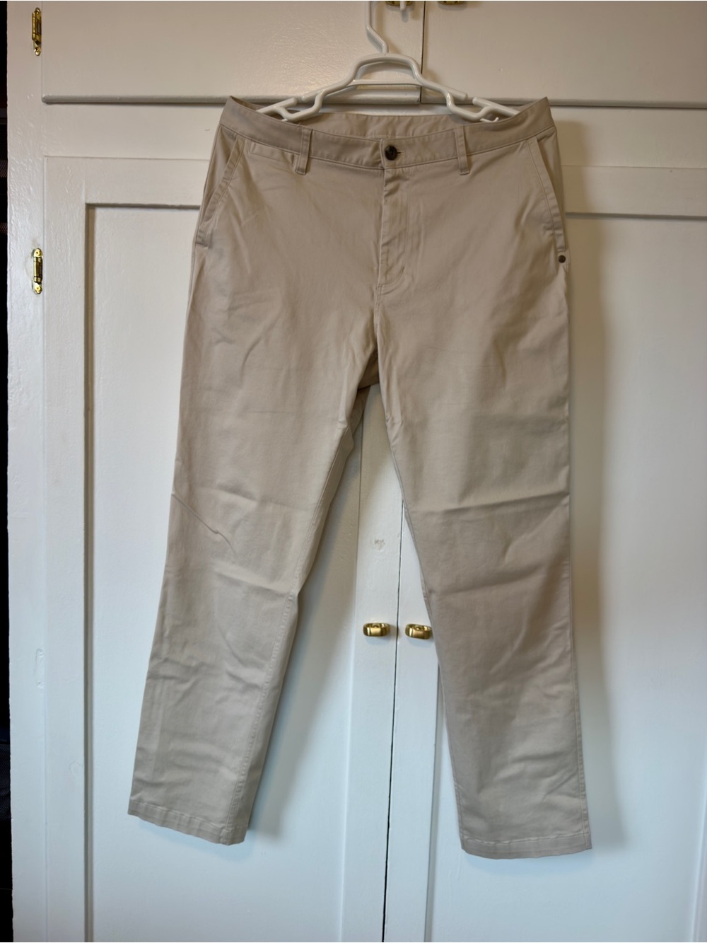 Vuori Men's Chinos in Light Tan